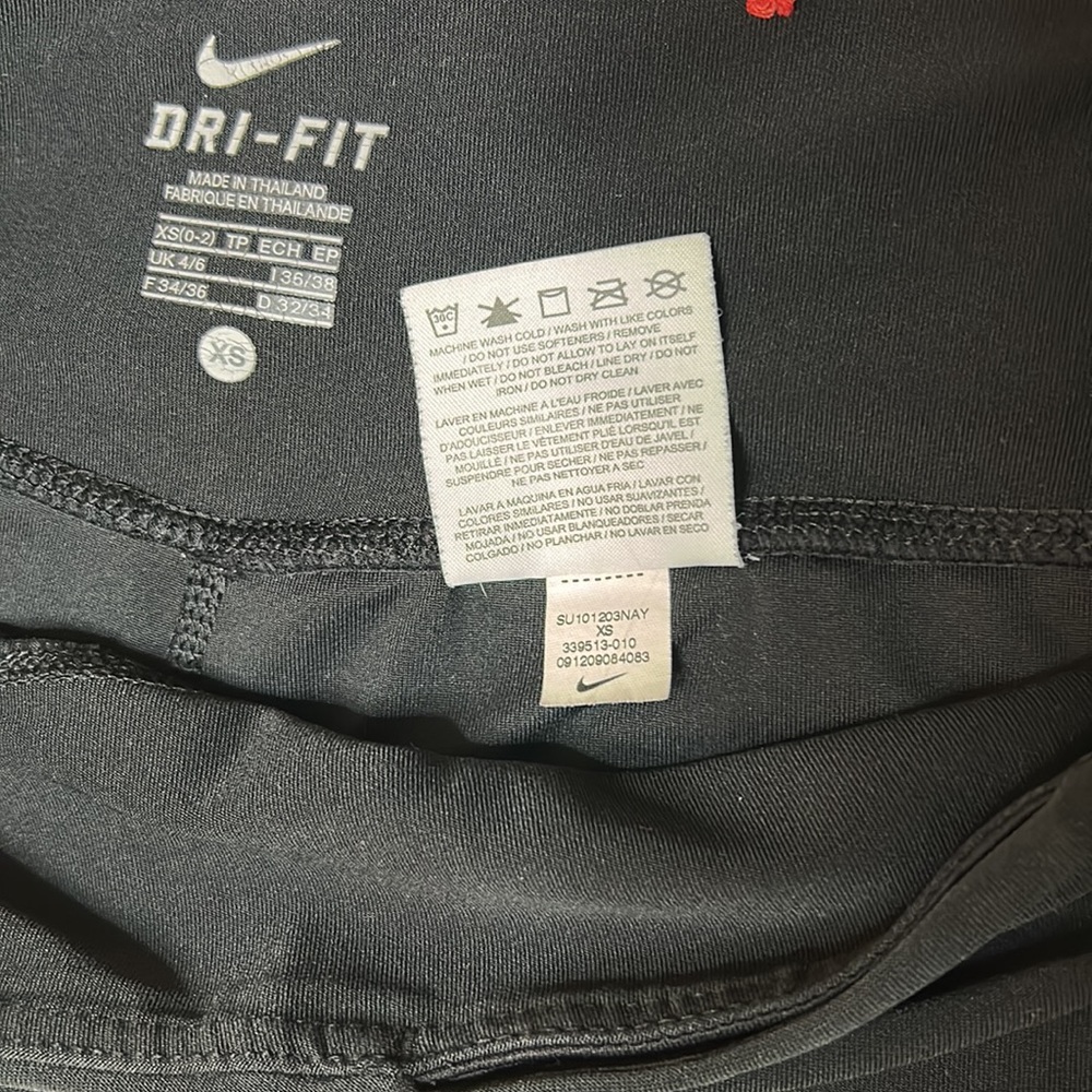Nike Dri-Fit Crop Yoga Pants - Picture 7 of 7